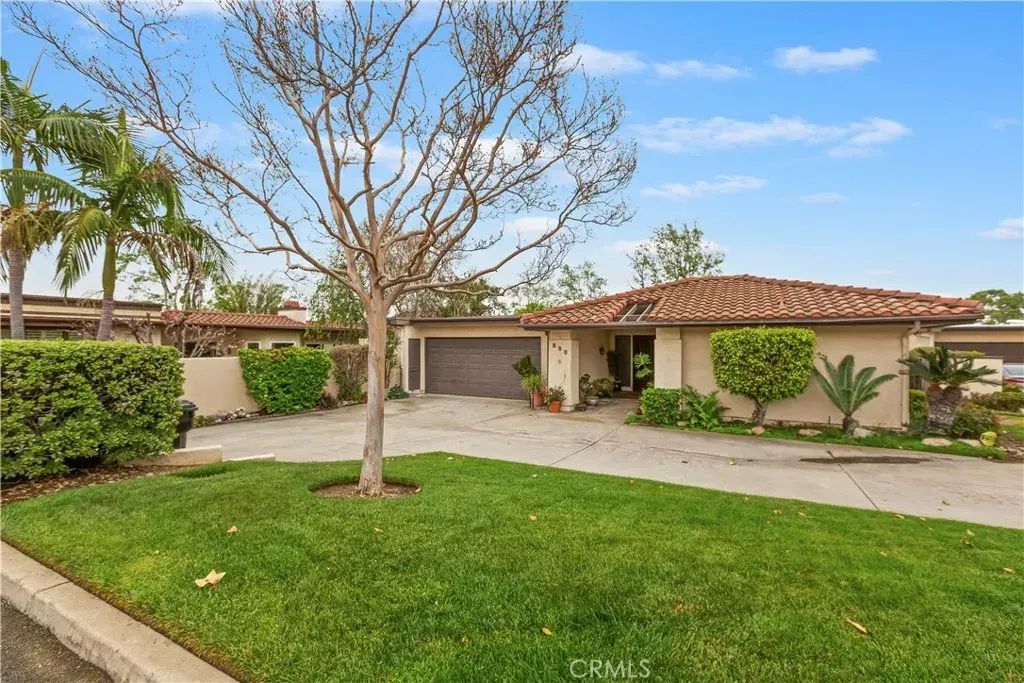 880 El Mirador, Upland