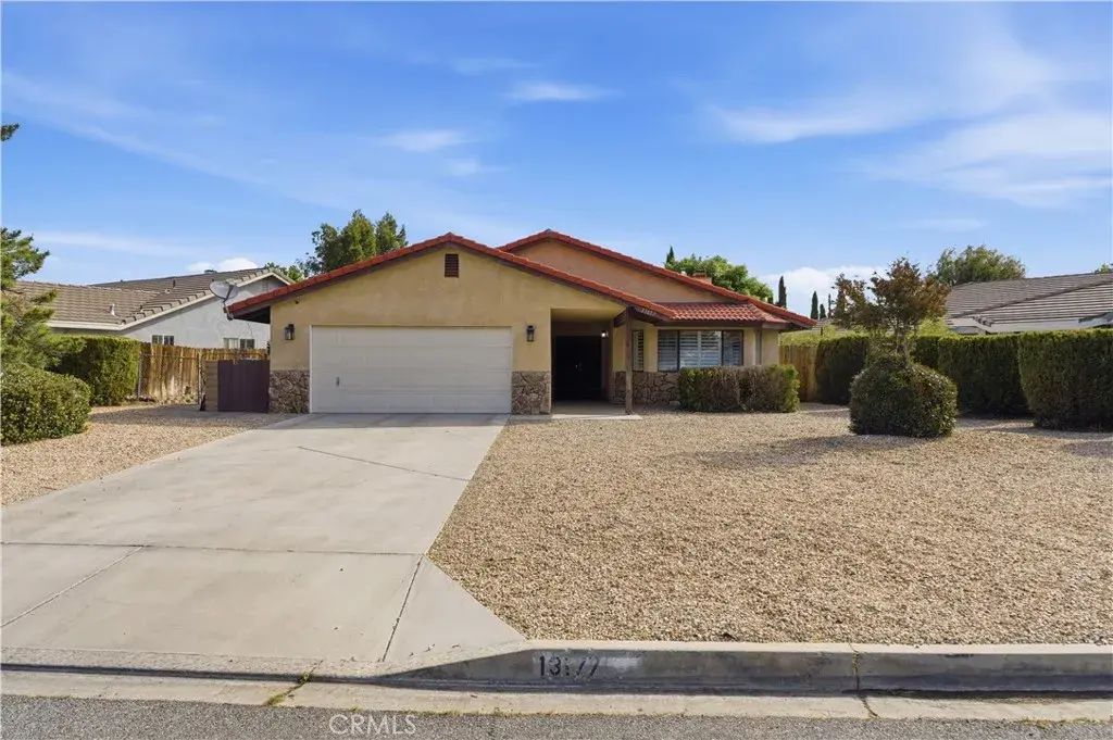 13177 Schooner, Victorville
