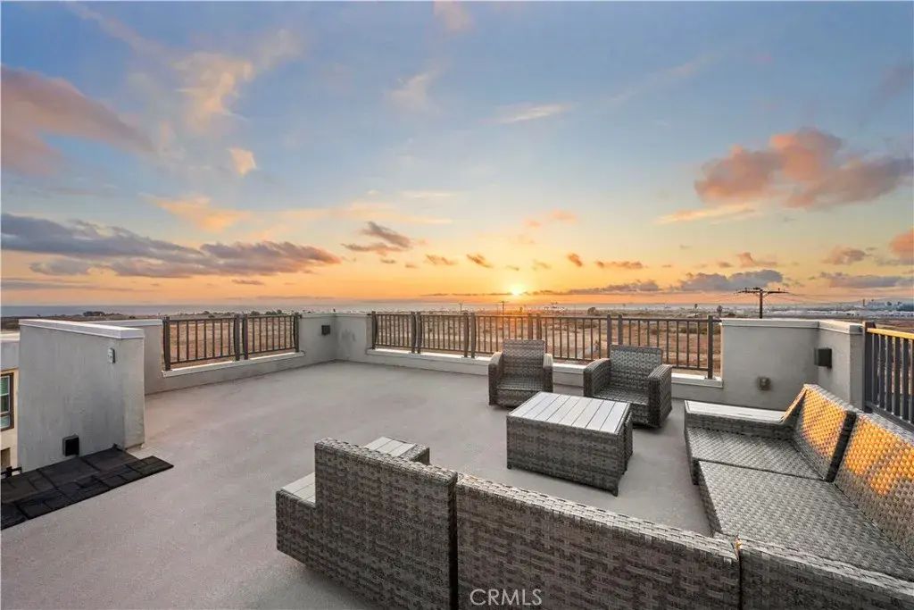 1068 Hampton, Costa Mesa
