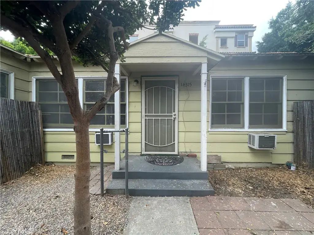 14315 Burbank 1/2, Van Nuys
