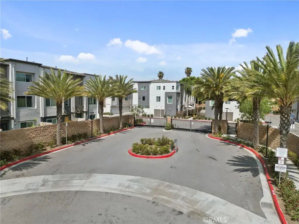 14043 Royalton Lane 2, Gardena