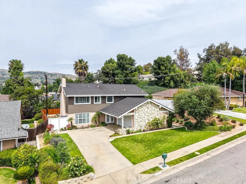 321 Blossom, Brea
