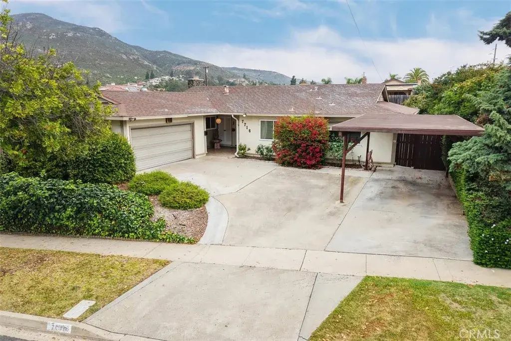 7716 Lake Adlon, 