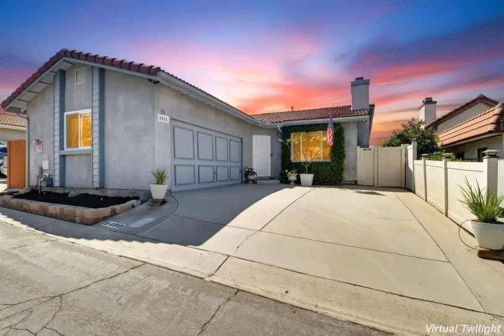 8456 Snow White Drive, El Cajon