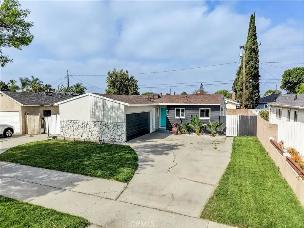 6301 Indiana Avenue, Long Beach