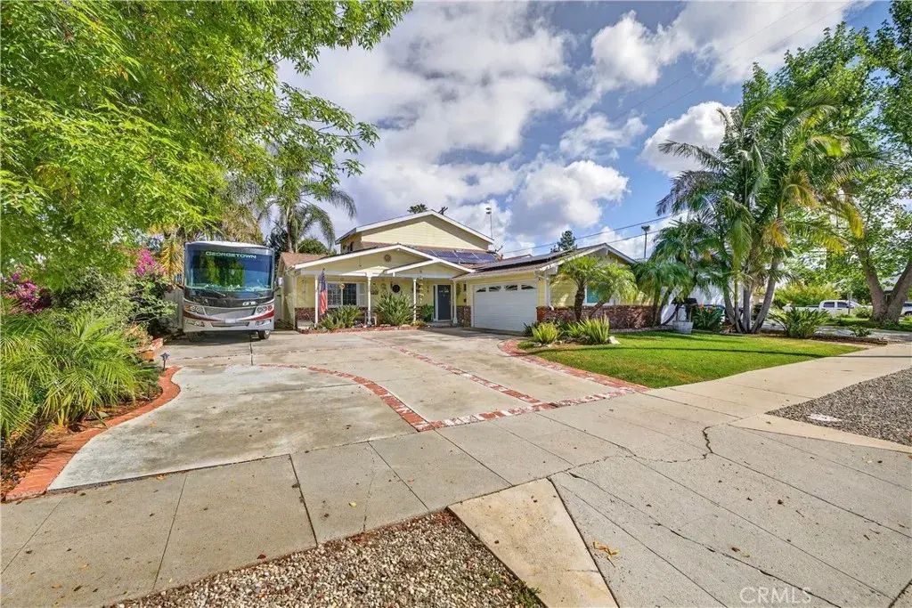22441 Hartland, West Hills