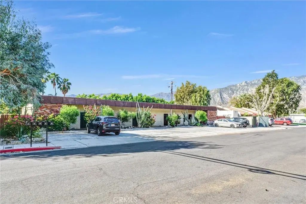 3737 E Calle De Carlos, Palm Springs