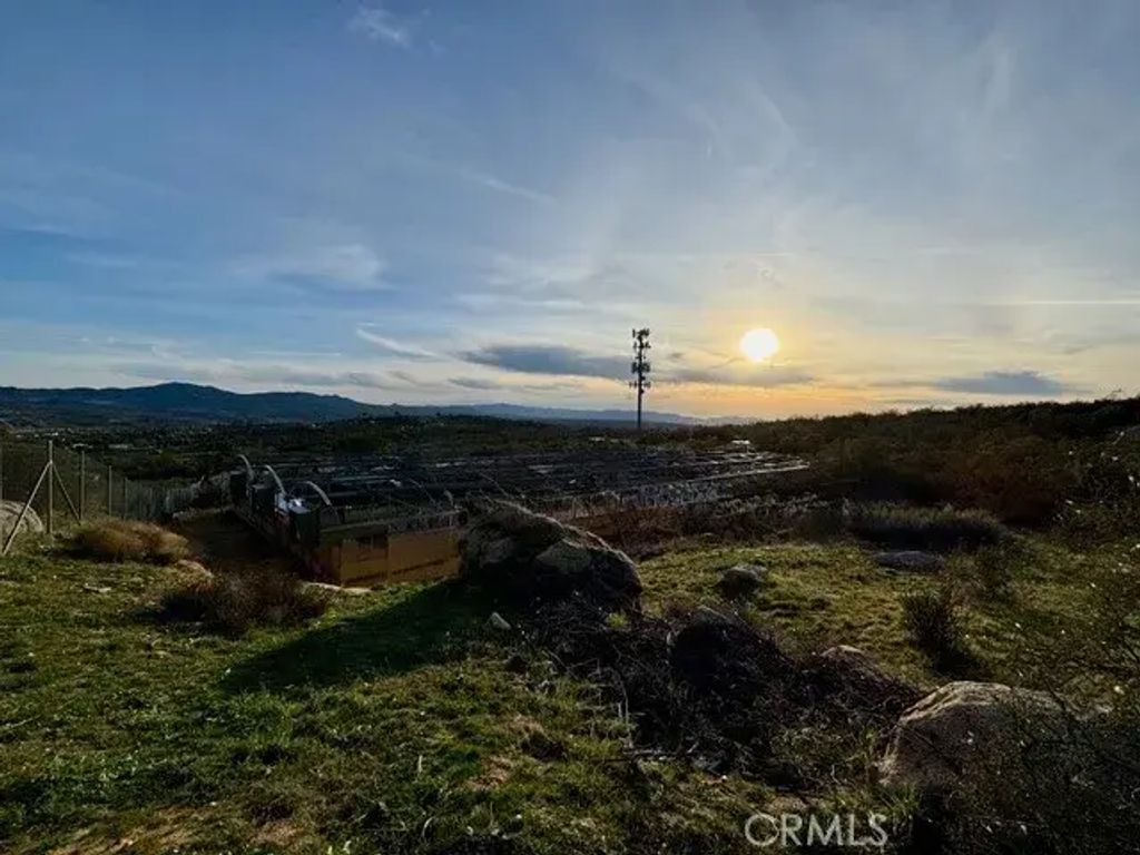 54740 Cave Rock, Anza