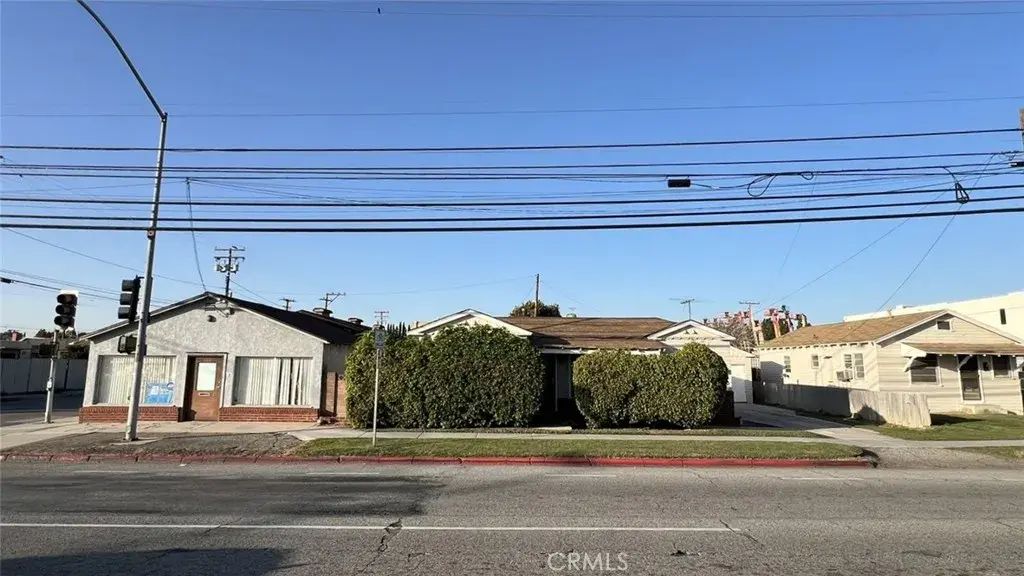 11601 Artesia, Artesia
