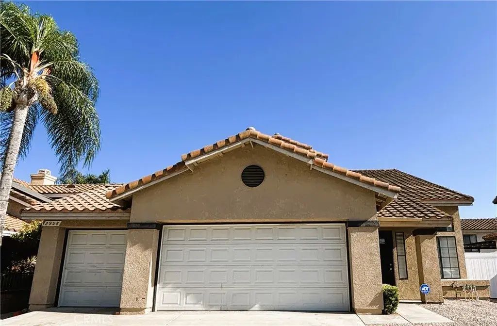 2958 Hampshire, Corona