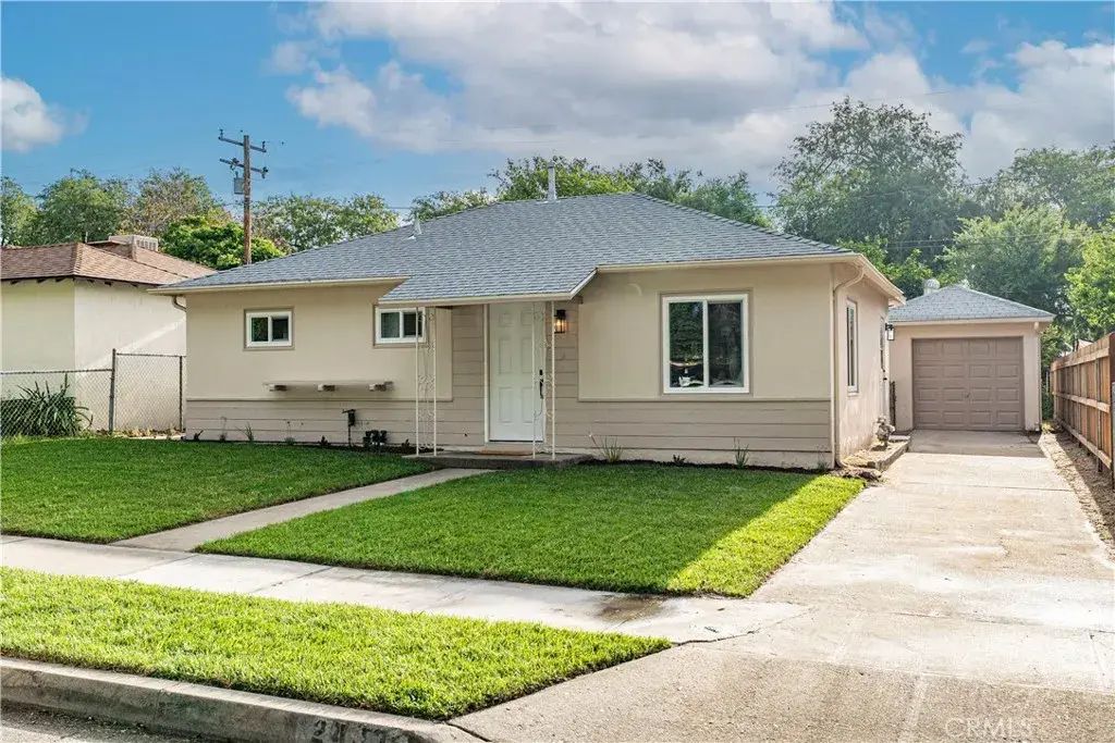 2443 Roxbury Drive North, San Bernardino