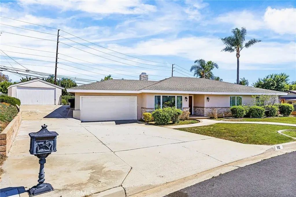 912 Bonnie, Brea
