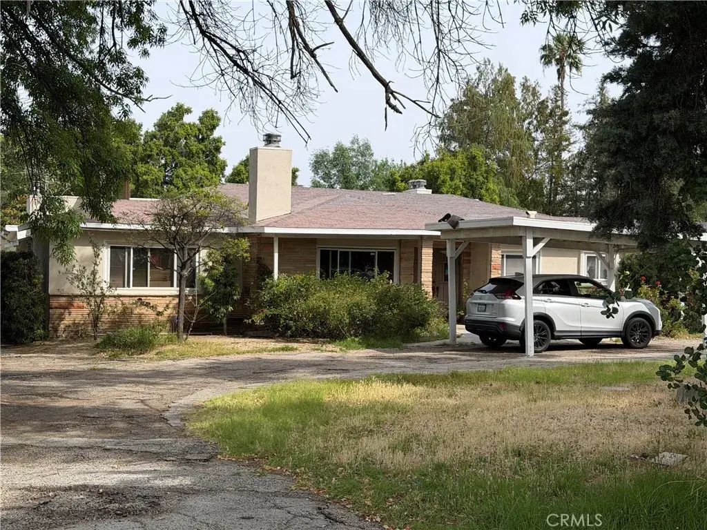 5456 Vanalden, Tarzana