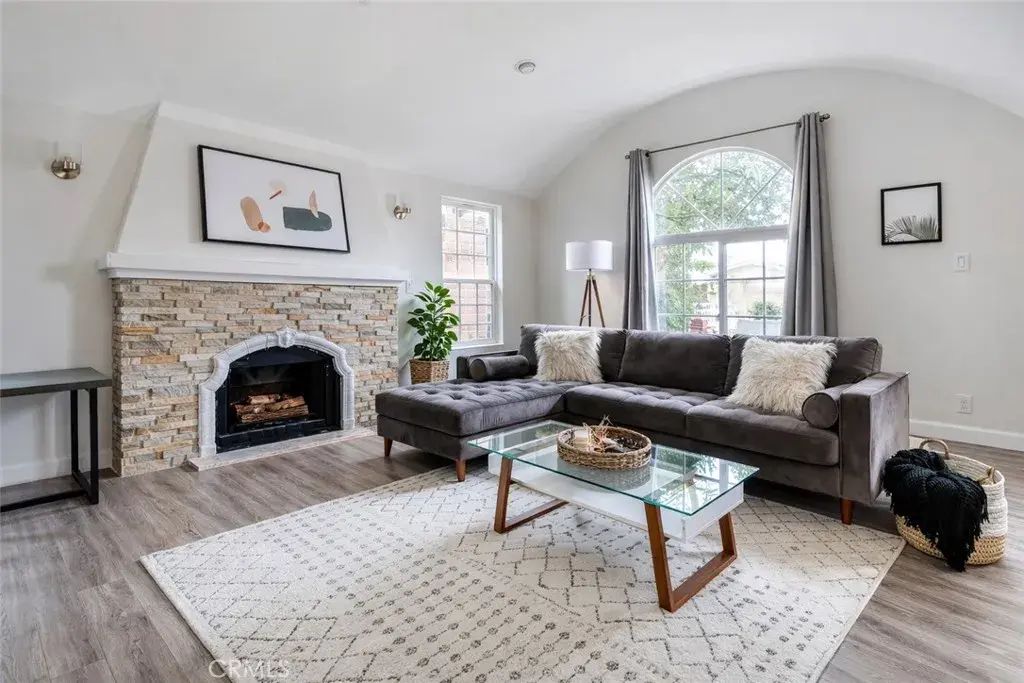 1572 S Ridgeley, Los Angeles