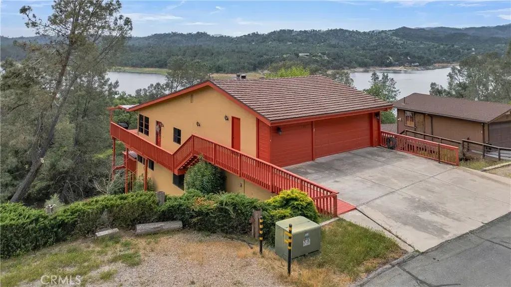 2882 Saddle, Bradley