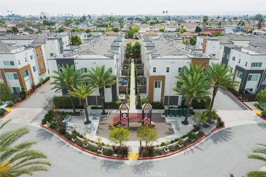 14428 Papaya 3, Gardena