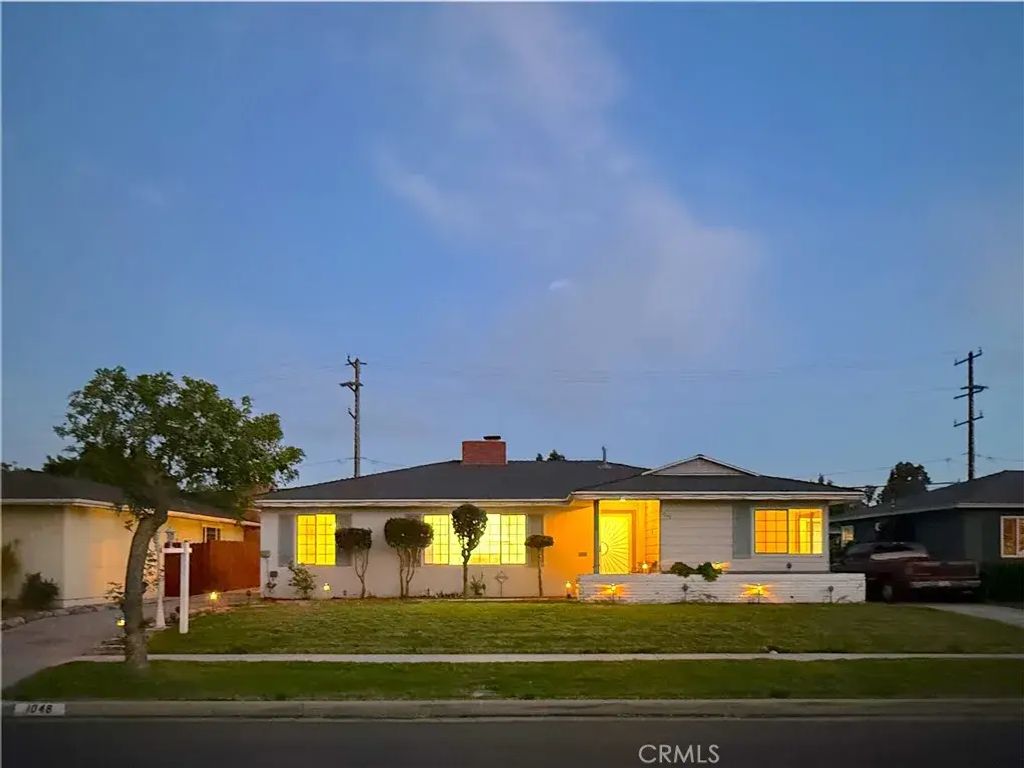 1048 E 45th Way, Long Beach