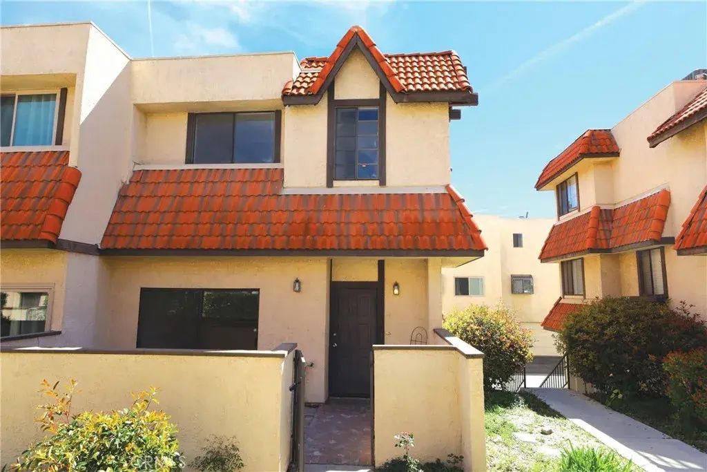 27623 Nugget Dr #4 Drive 4, Canyon Country