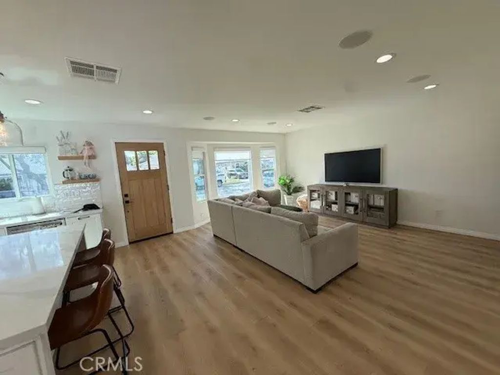 3484 Shipway, Long Beach