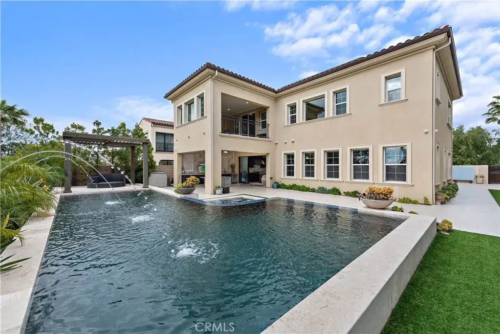 10 Hyacinth, Lake Forest