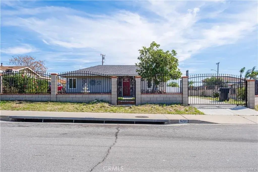 6781 Jacaranda, Fontana