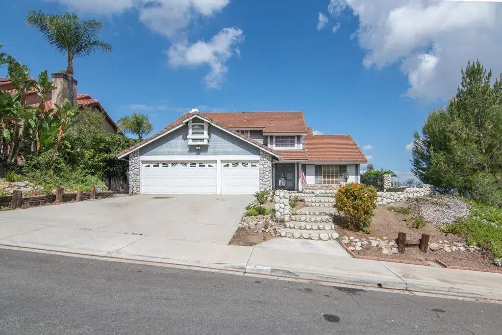 16668 Lake Knoll, Riverside