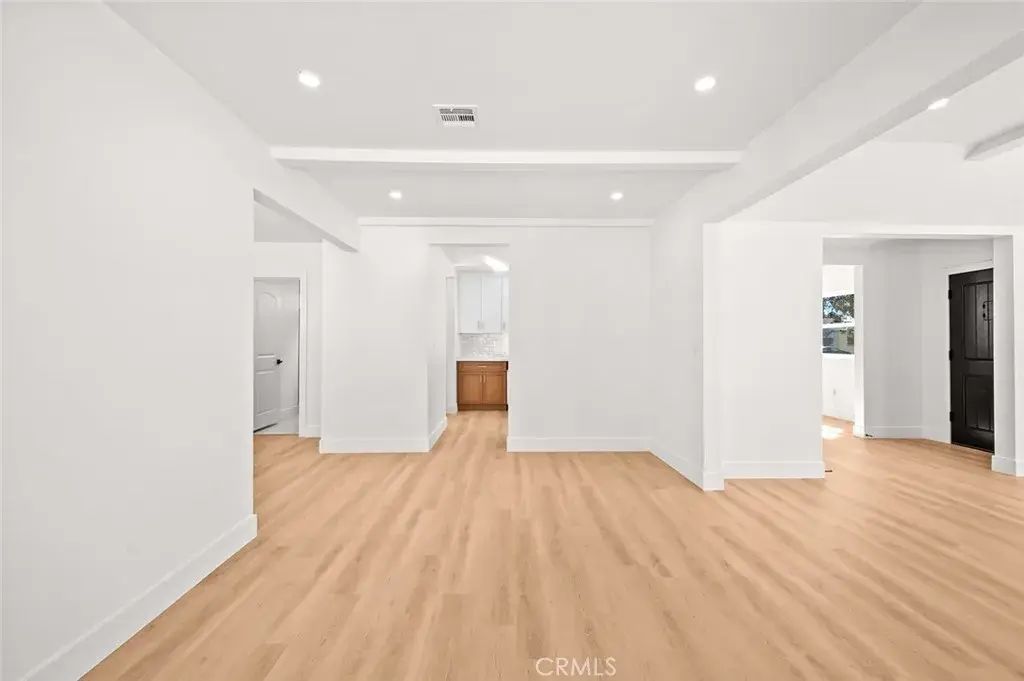 7700 Brighton, Los Angeles