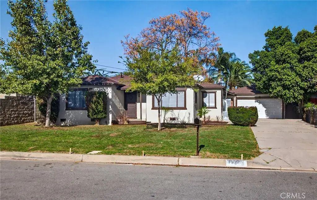 18206 Seville, Fontana