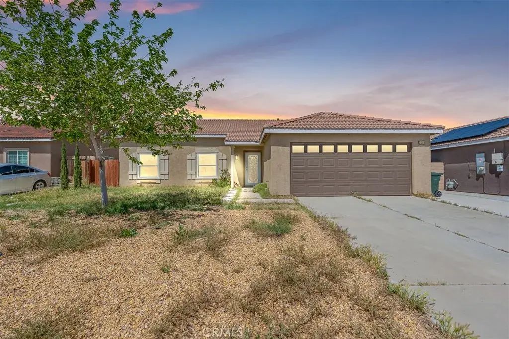 10878 Villa, Adelanto