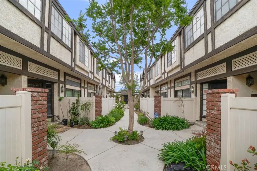 20737 Roscoe Boulevard 701, Winnetka