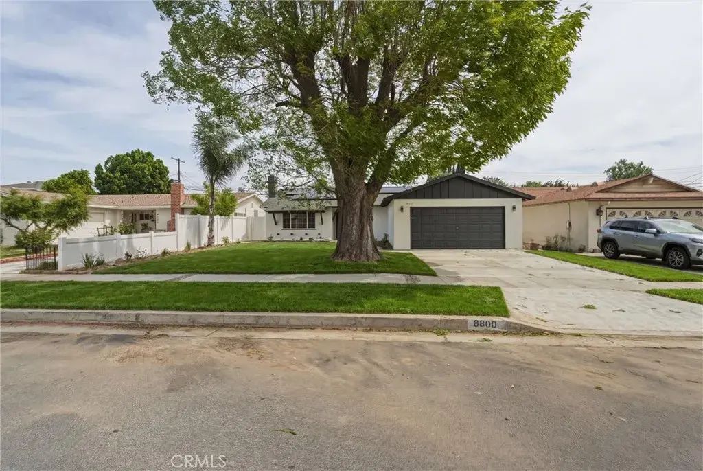 8800 Comanche, Winnetka