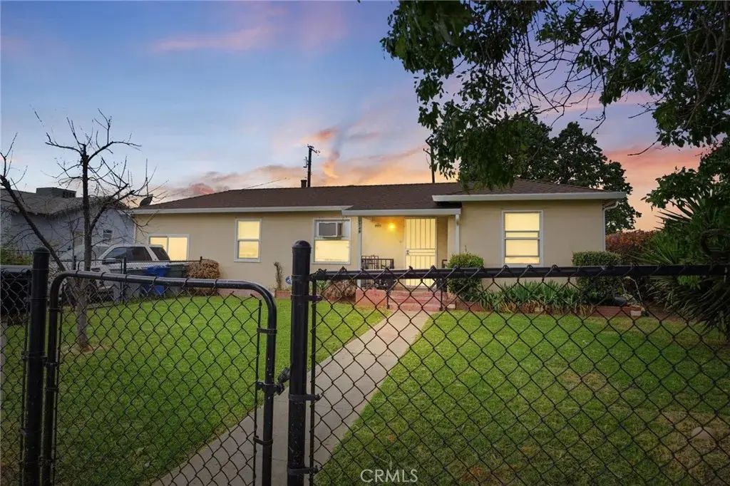 898 Yosemite Parkway, Merced