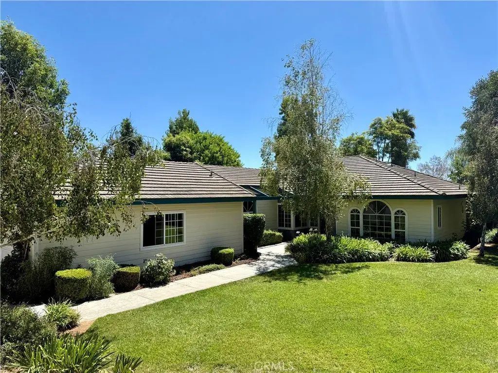 1425 Surrey Hts, Fallbrook