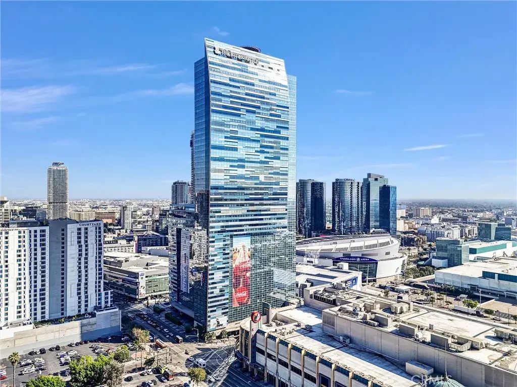 900 W Olympic Boulevard 50a, Los Angeles