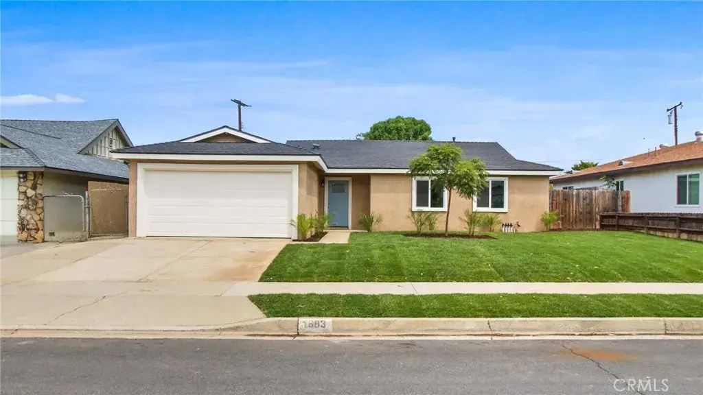 1683 Lark, Corona