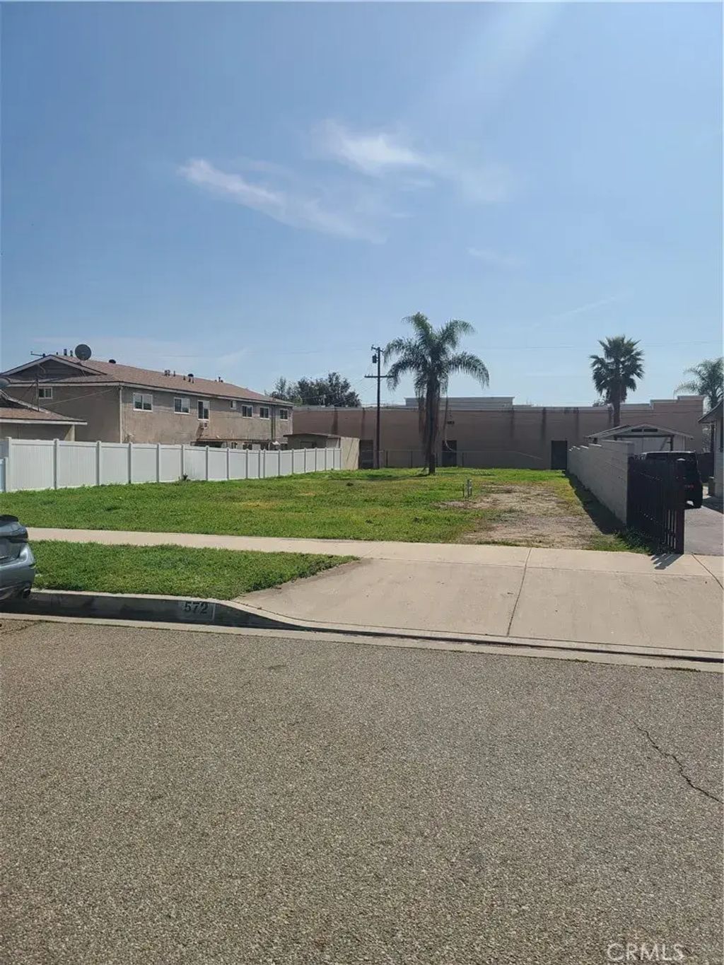 572 West, Upland