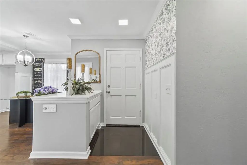 10978 Buckingham Way, Montclair