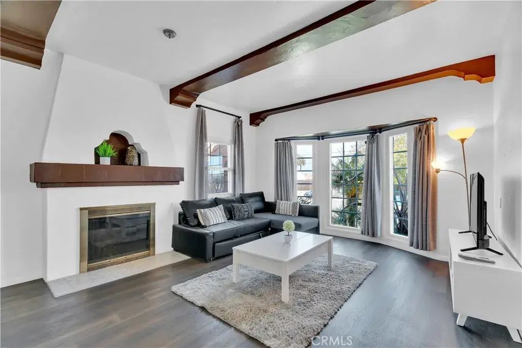 8319 S Van Ness, Inglewood
