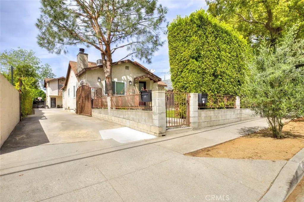 247 N Oak Avenue, Pasadena