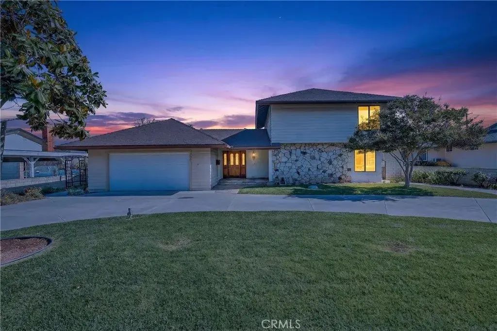 2021 Pine Crest, Corona
