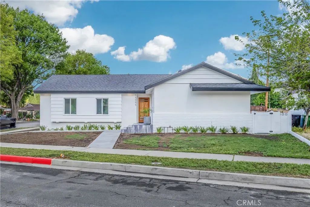 15955 Londelius Street, North Hills