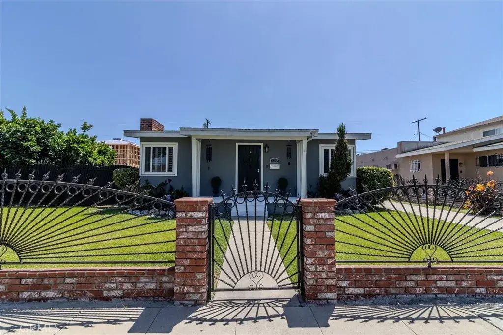 128 E 67th Way, Long Beach