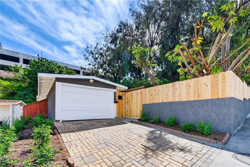 1211 W 6th, San Pedro