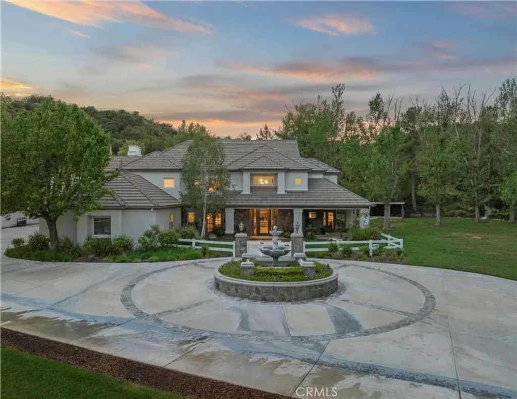 26954 Whitehorse Place, Canyon Country