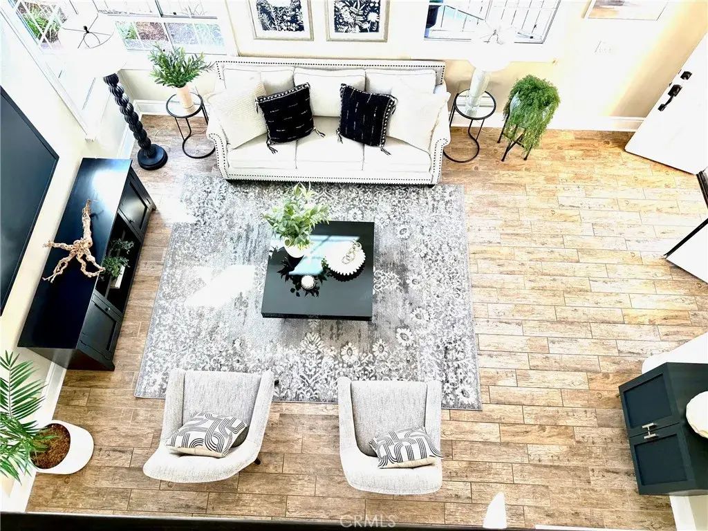 6 Aprilla, Irvine