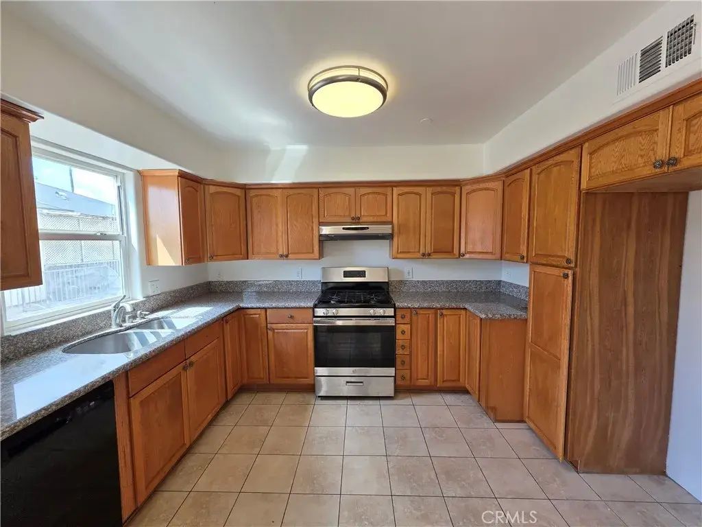 5321 Auckland 1, North Hollywood