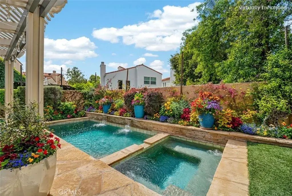 23039 Park Privado, Calabasas