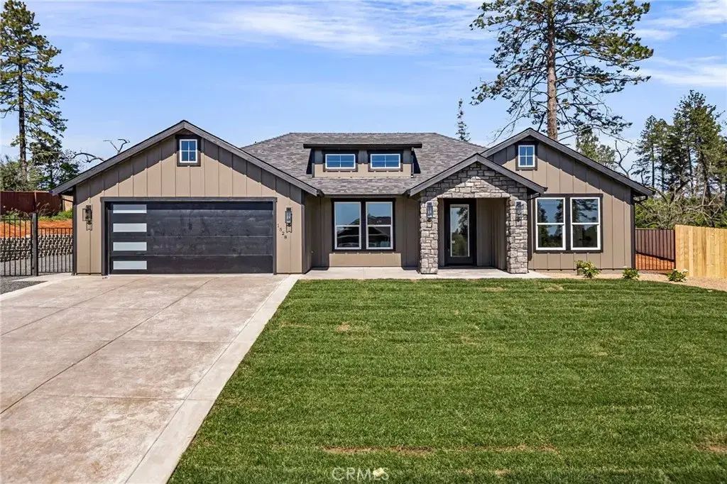 1528 Forest, Paradise