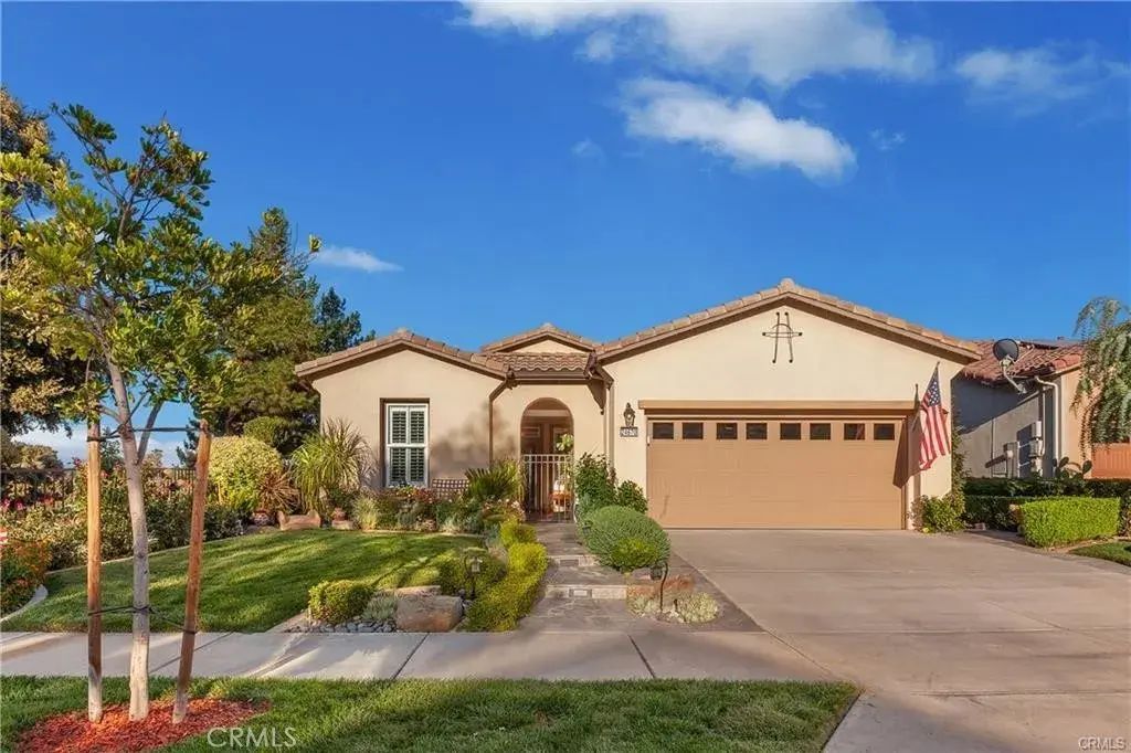 24670 Lowe, Corona