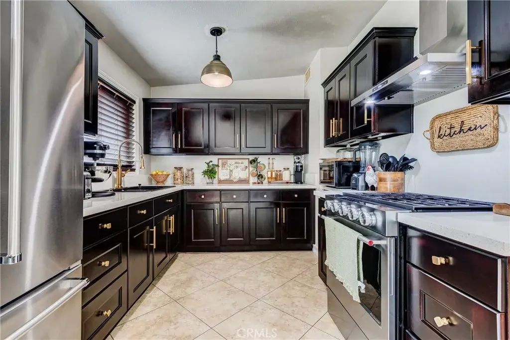 6688 Phoenix, Riverside